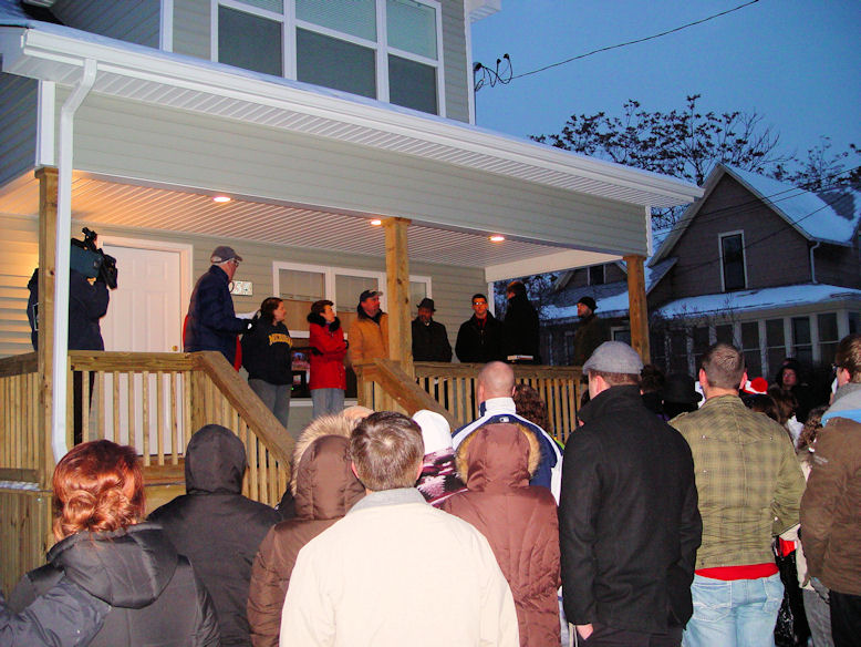 University of Michigan-Flint Entrepreneurs Society and Genesee County Habitat for Humanity Work/Live home