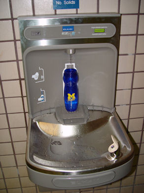 Every New Arkansas School Must Have a Water Bottle Fountain - Salud America