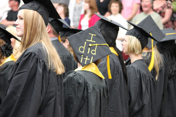 Graduate's cap reads "I did it!"