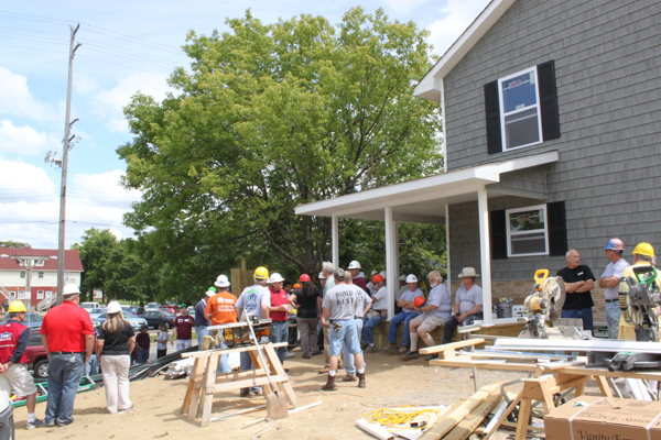 University of Michigan-Flint Entrepreneurs Society and Genesee County Habitat for Humanity Work/Live home