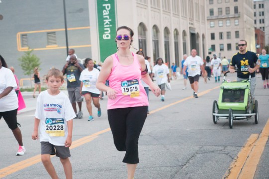 Michigan Mile participants running down Kearsley Street.