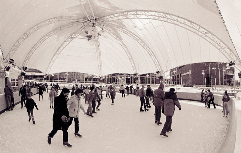 People skating at the Water Street Pavilion ice rink in 1986.