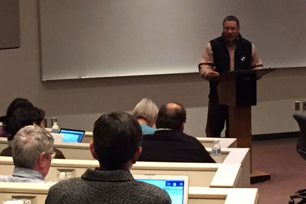 Dr. Larry Reynolds addresses U-M faculty at UM-Flint regarding the water crisis.