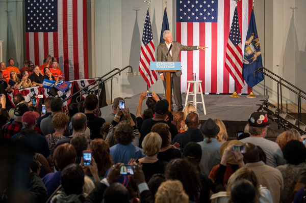 Bill Clinton Campaigns for Hillary Clinton at the University of Michigan-Flint