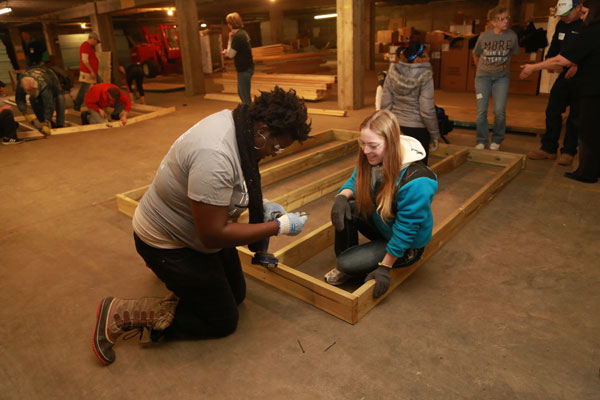 UM-Flint students participate in MLK Day of Service activities.