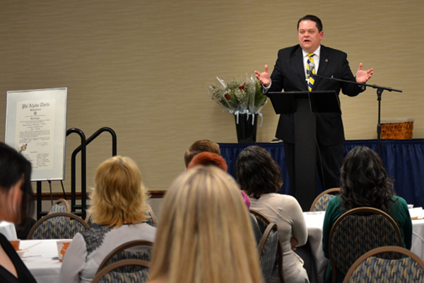 Stephen Thibodeau speaking at the UM-Flint History honors induction ceremony 