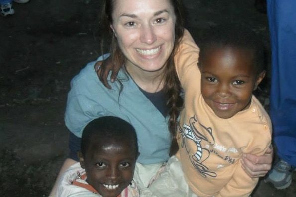 Pamela Griffor poses with two children during her 2013 study abroad trip to Nairobi, Kenya.