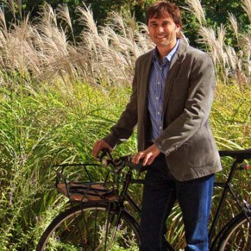 UM-Flint Faculty Member and Student Research Sustainable Transportation in Germany
