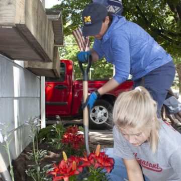 UM-Flint professor teams up with block association for The Porch Project