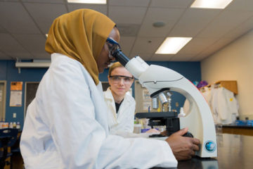 UM-Flint students conducting lab research