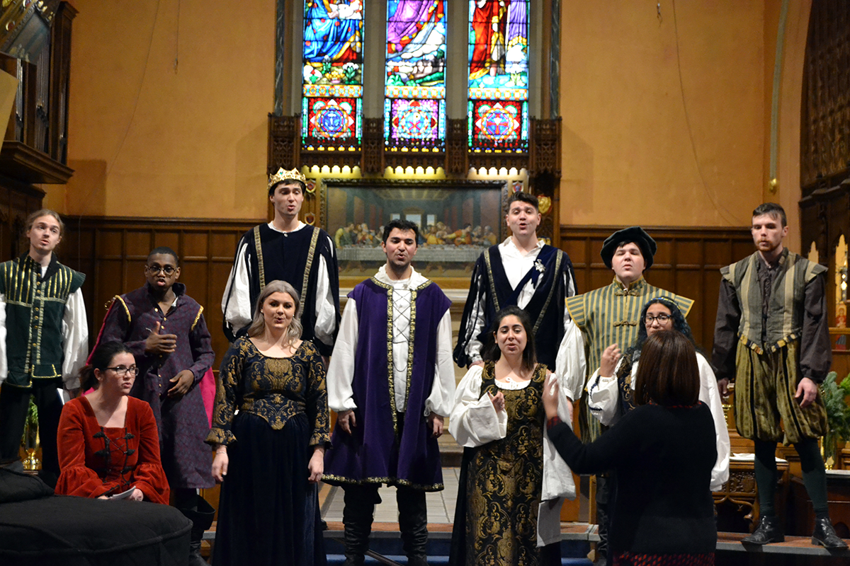 Chamber singers rehearse prior to dinner