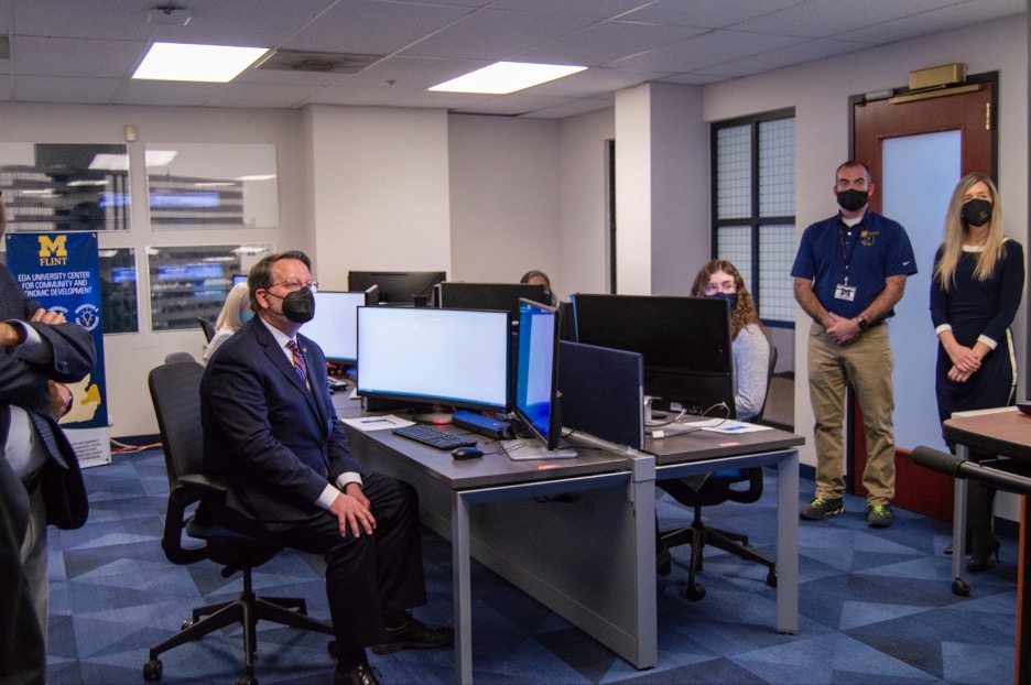 Senator Gary Peters in the Cybersecurity Training Center