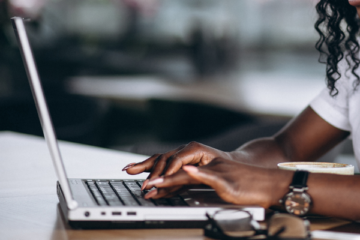 A close up of a woman working ona. laptop