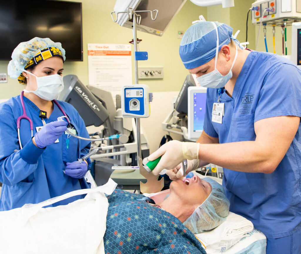 Health care professionals working in a simulation lap