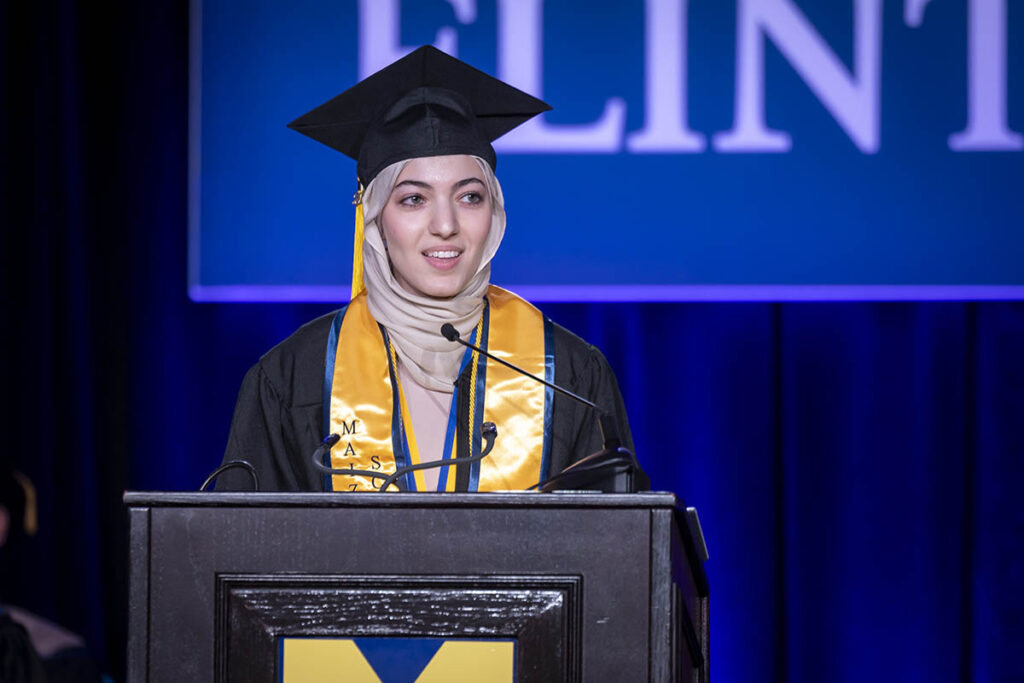Leen Yasin speaking at the podium.