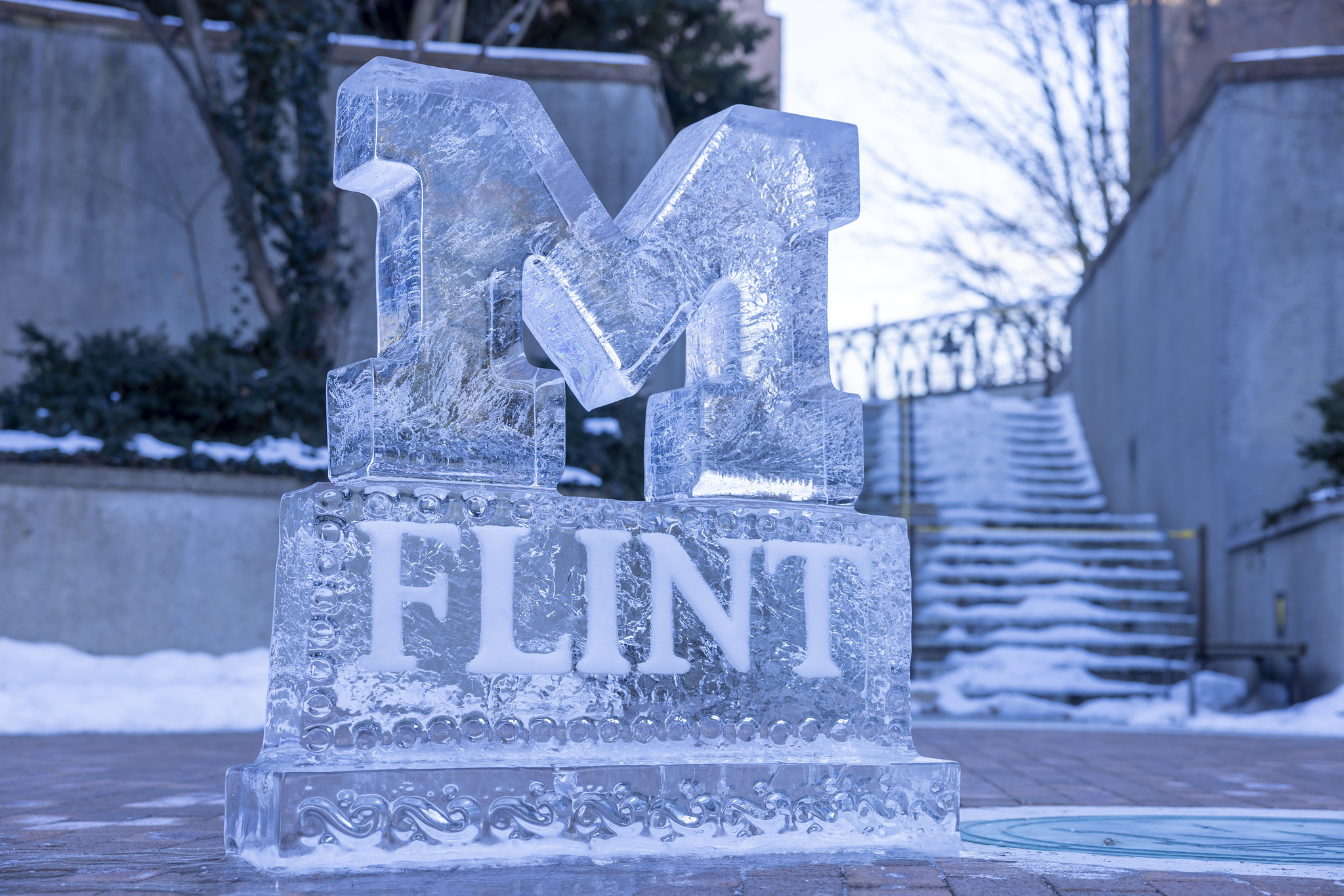 A carved ice sculpture of the UM-Flint logo